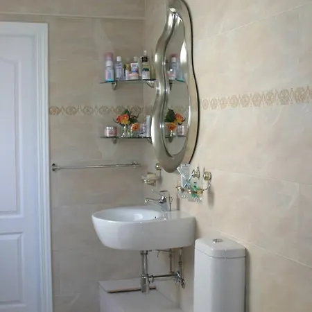 Room Centro Shared Bathroom Wifi Alloggio in famiglia
